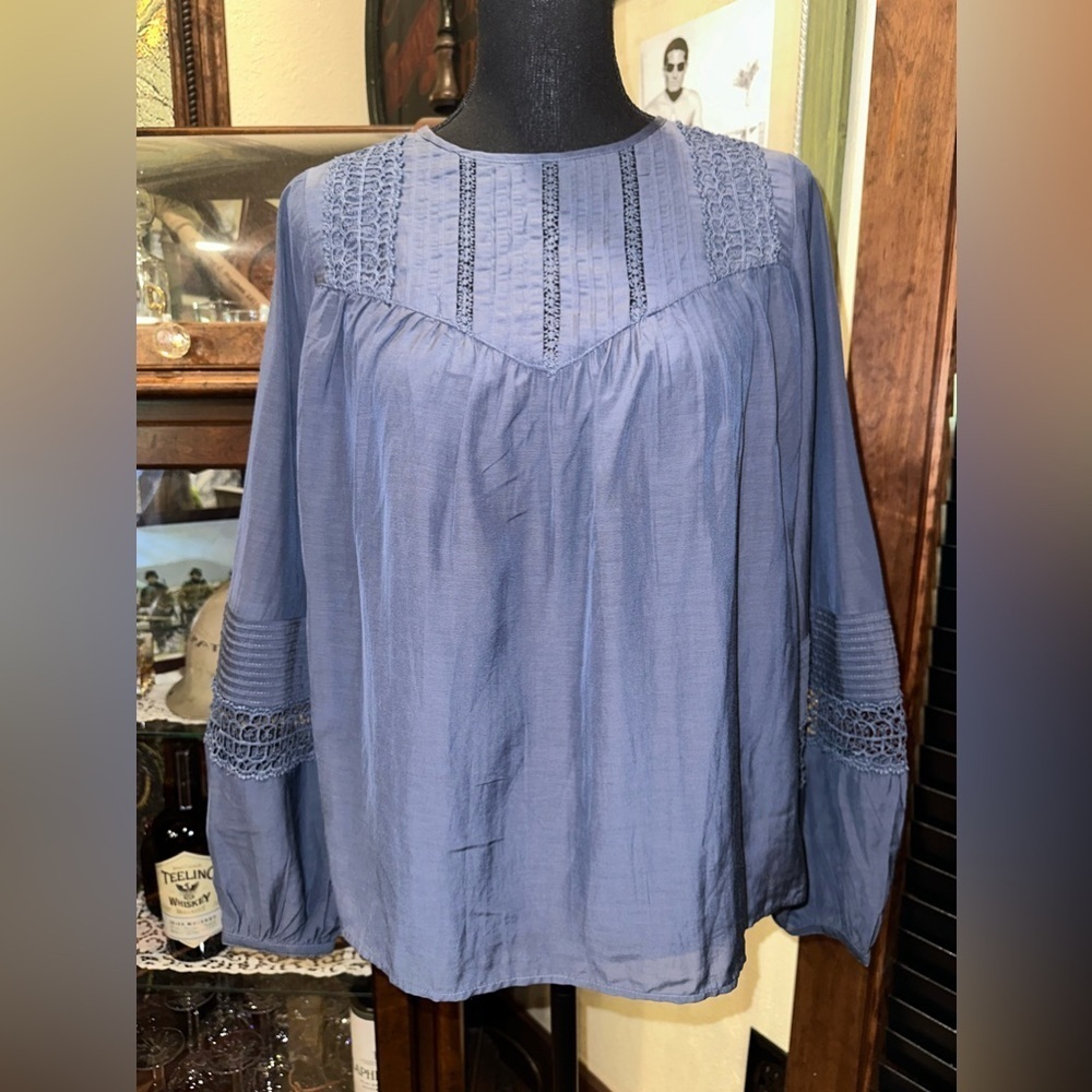 NWT H&M BLUE EMBROIDERED TOP BOHO STYLE WITH LACE EMBELLISHING BALOON SLEEVE